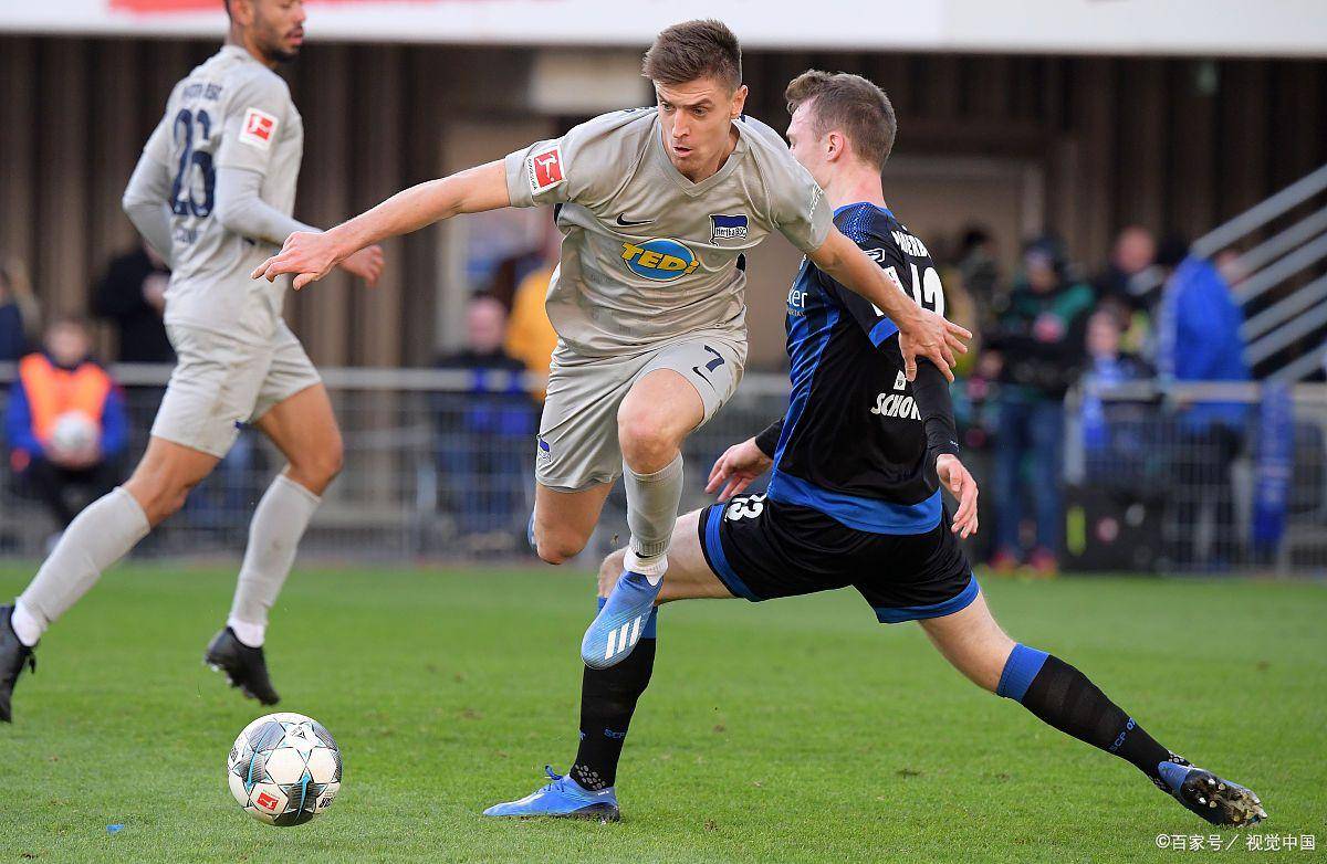 关于赛前荷甲传出新动向，巴塞罗那防线松动，管理层表态：信心回归，轮换策略成焦点的信息