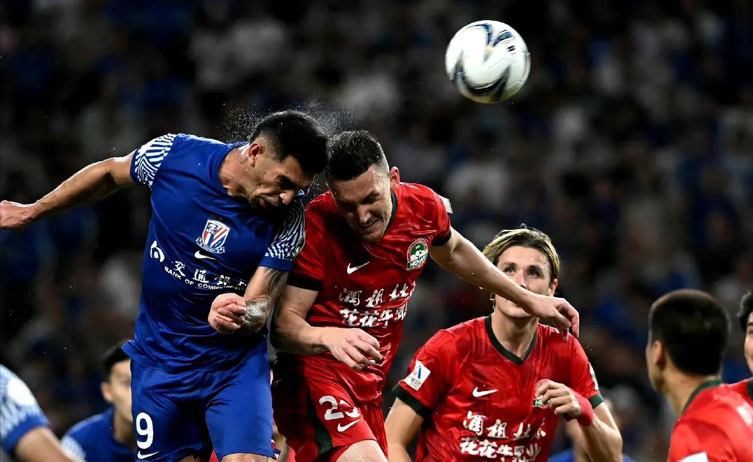 关于上海申花训练开放日，集结日门线救险引欢呼，英超在即，团队化学反应显著的信息